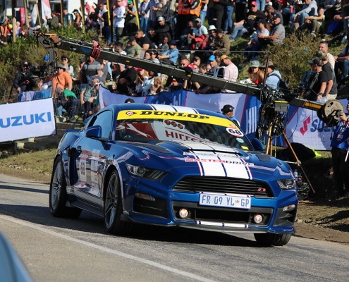 MasterDrives-Roush-Mustang-goes-up-the-hill